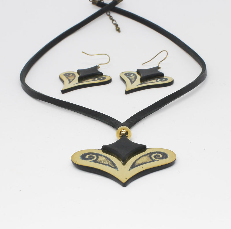 Etched Brass & Suede Necklace — Black & Gold | 2sheen Collection — detail