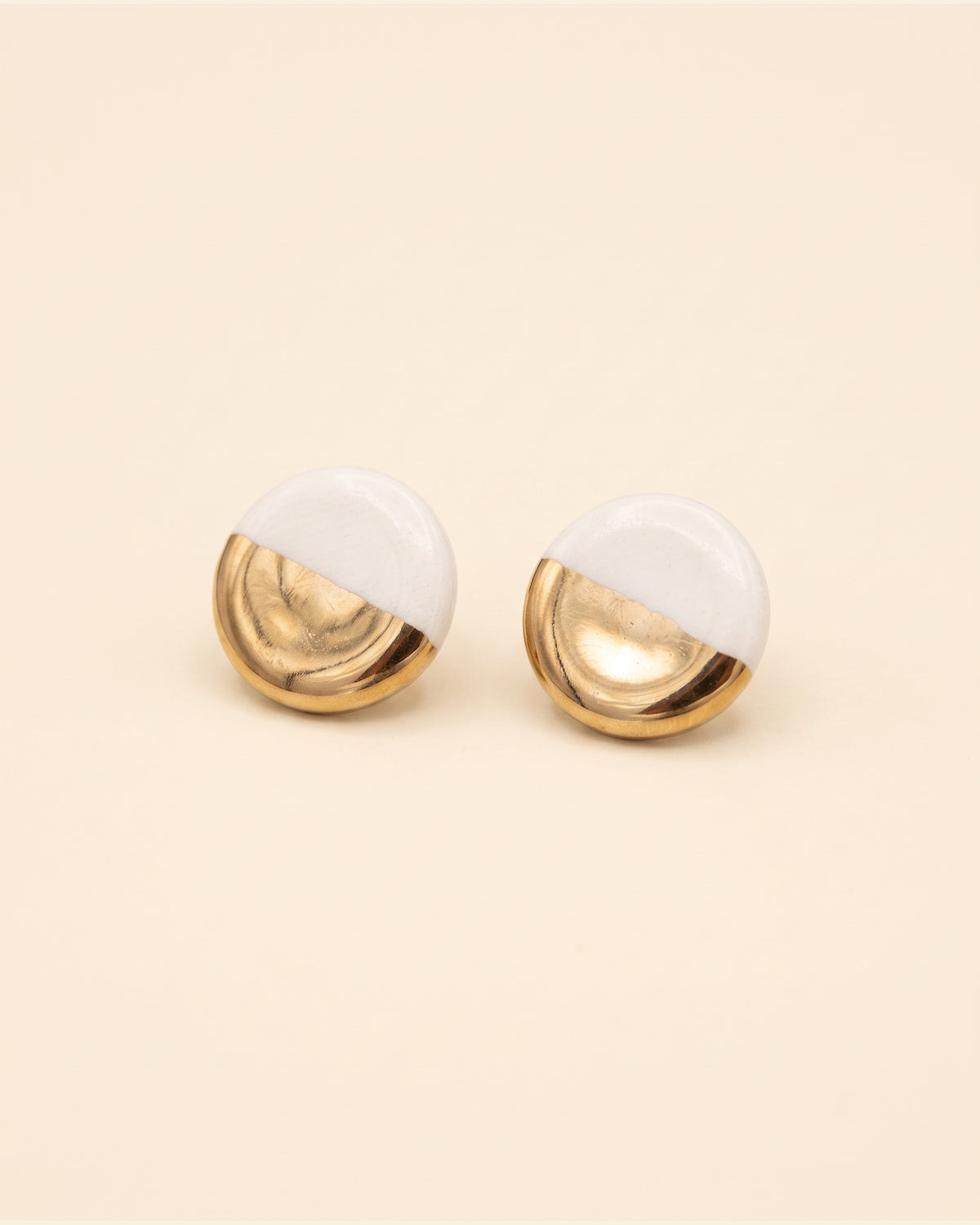 Handmade gold plated round earrings, grey, gold — packshot