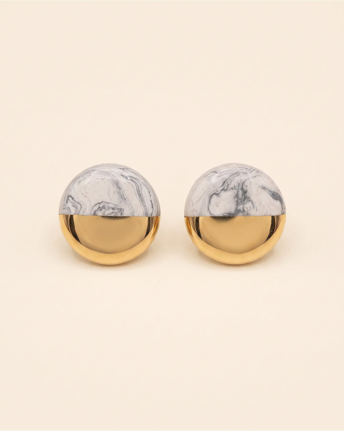 Handmade gold plated round earrings, pink, grey, gold — packshot