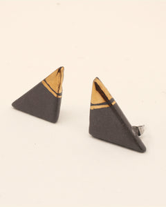 Handmade gold plated triangle earrings, black, gold — packshot