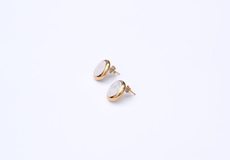 Handmade gold plated round earrings, pink, gold — detail