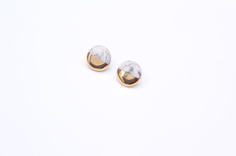 Handmade gold plated round earrings, grey, gold — detail