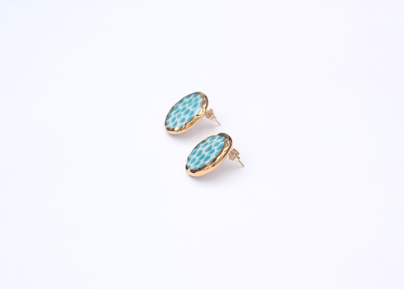 Handmade gold plated round earrings, turquoise, gold — detail