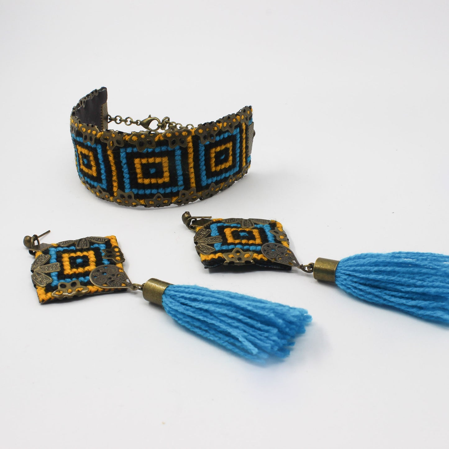 Handmade bracelet, blue, gold