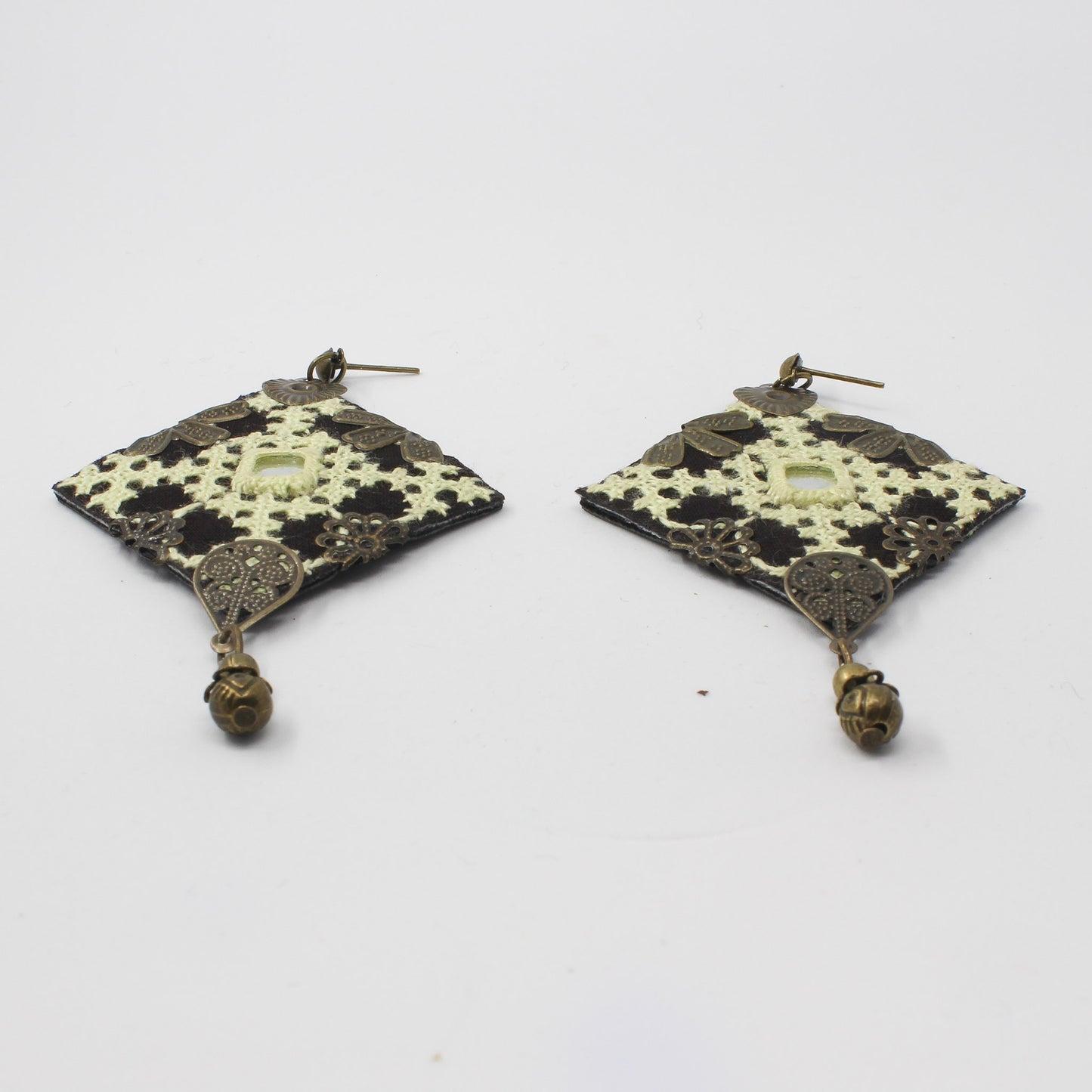 Handmade bracelet, earrings, yellow, black