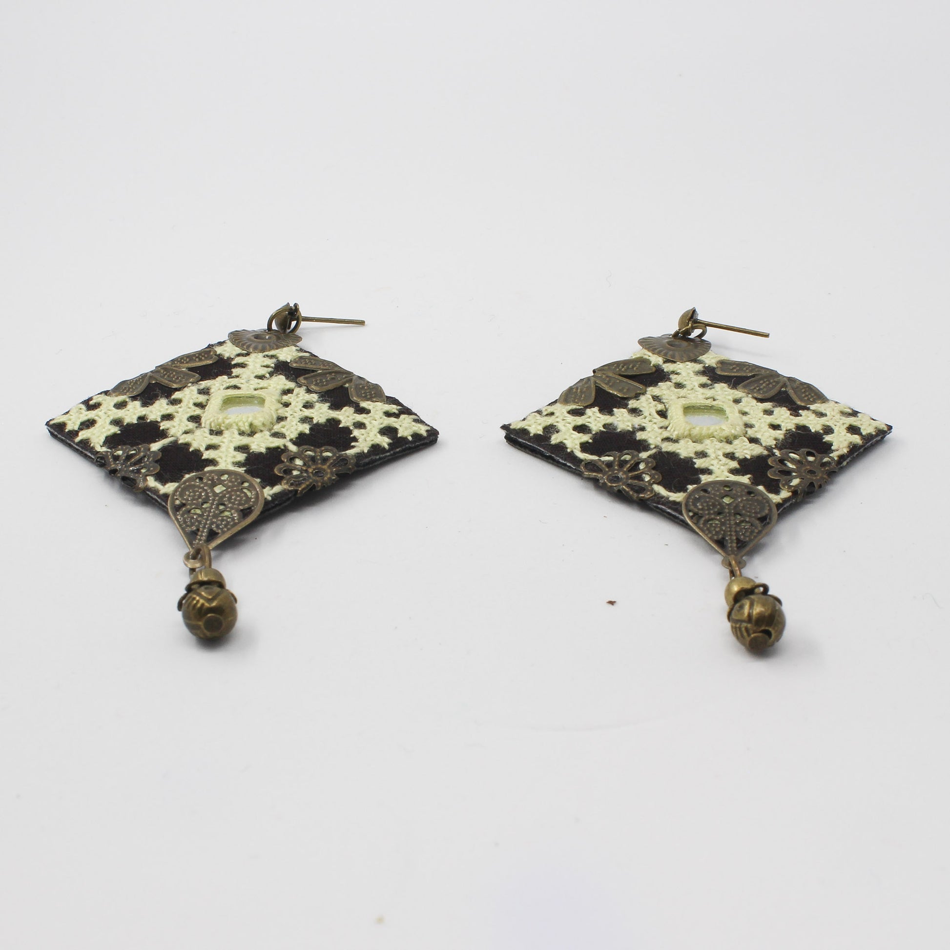 Handmade bracelet, earrings, yellow, black