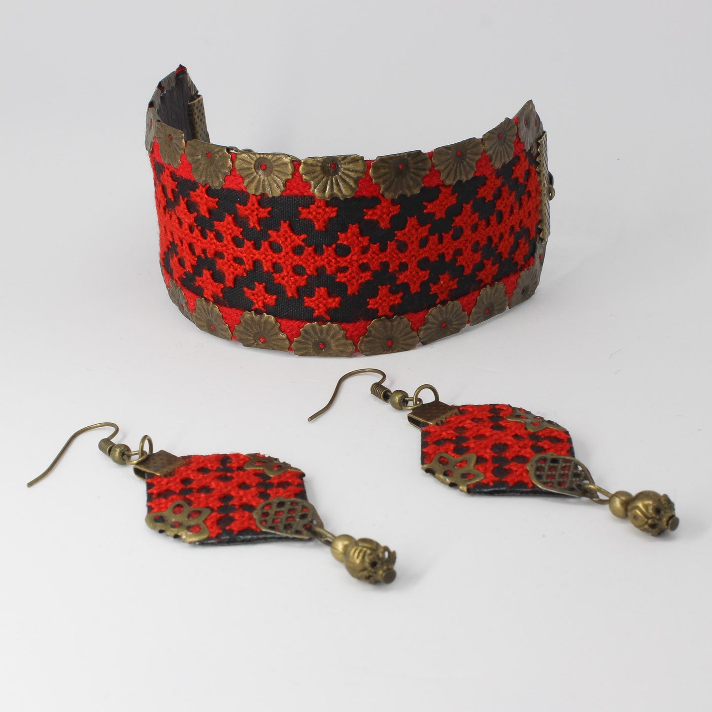 Handmade bracelet, red, gold