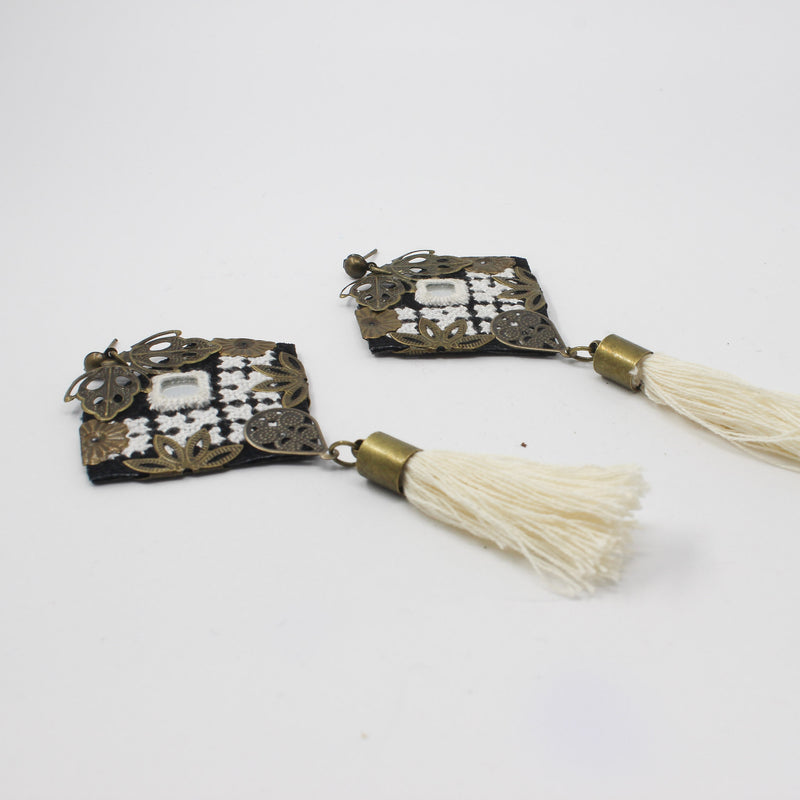 Handmade Balochi embroidered earrings, white, gold — detail