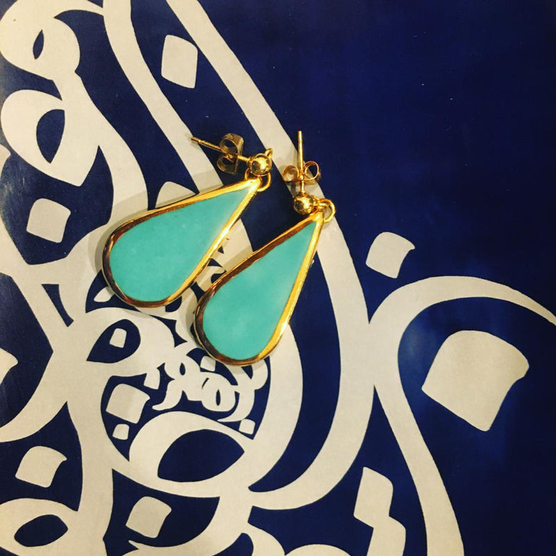 Handmade gold plated drop earrings,turquoise, gold — detail