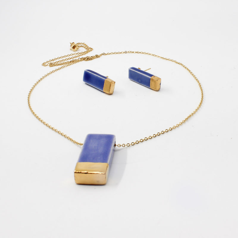 Handmade gold plated ceramic necklace, blue, gold — detail